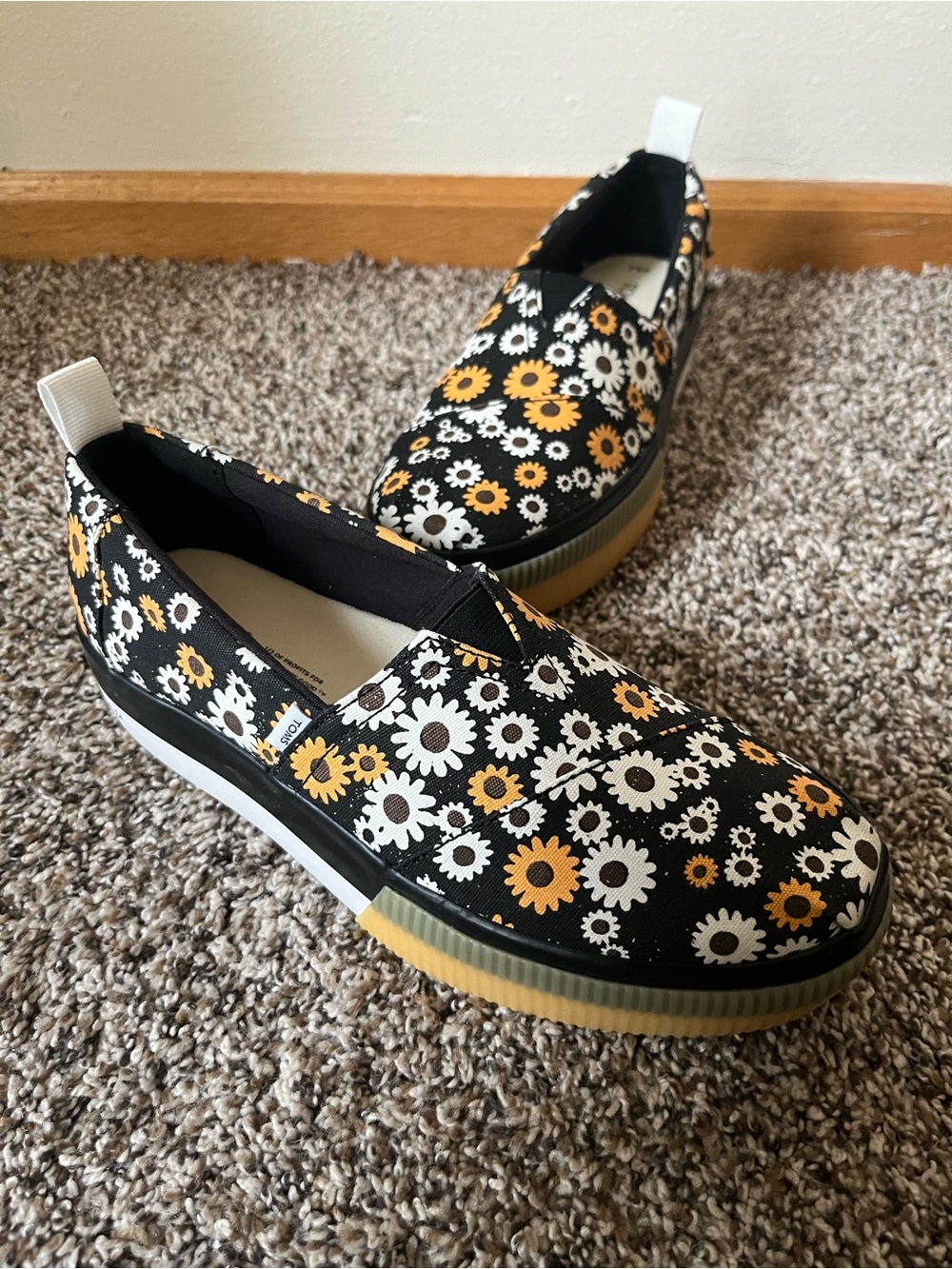 TOMS Stay Wild Daisy Platform Sneakers Women’s Size 6.5